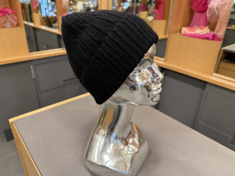 Bonnet existe en different coloris